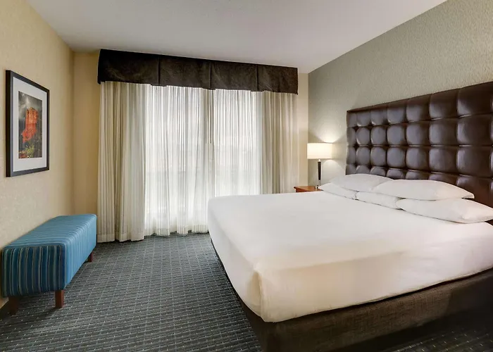 Hotel Drury & Phoenix Fashion Center Chandler