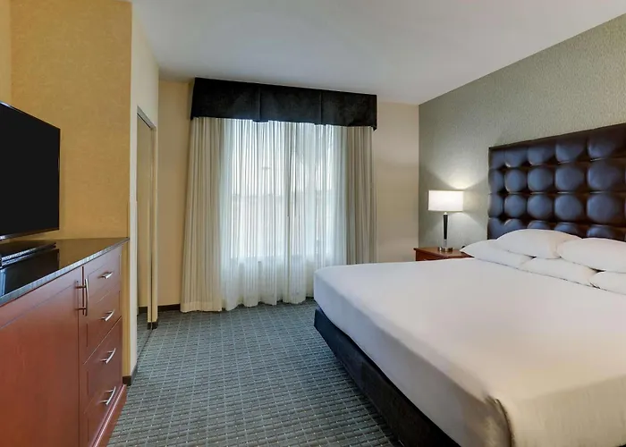 Drury & Phoenix Fashion Center 4*