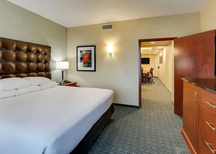 Drury & Phoenix Fashion Center Hotel