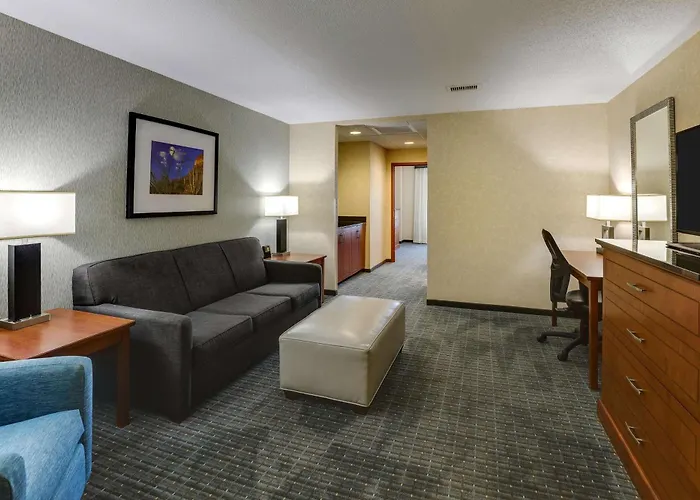 Drury & Phoenix Fashion Center 4*