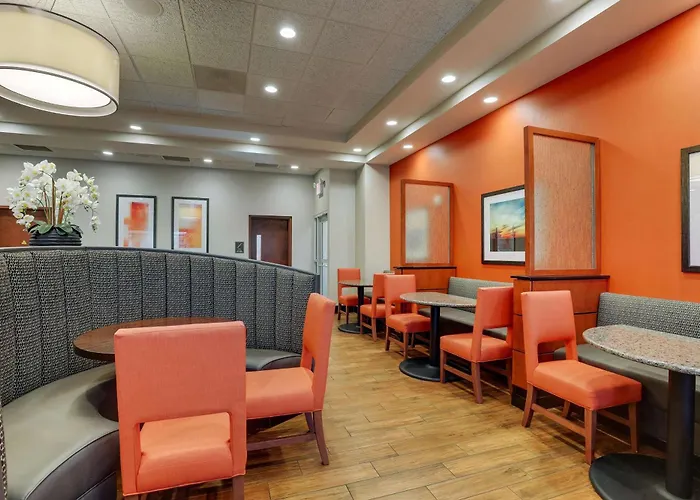 Drury & Phoenix Fashion Center 4*