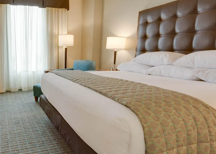 Drury & Phoenix Fashion Center Hotel