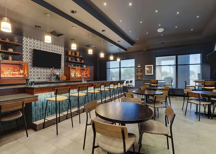 Hotel Drury & Phoenix Fashion Center 4*